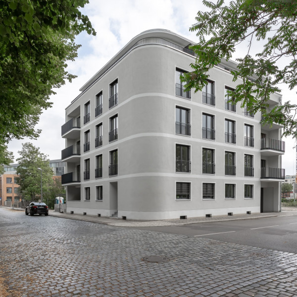 Das Wohnhaus Langestraße 9 ist ein Pionierbau auf einer innerstädtische Brachfläche mit 9 Wohneinheiten und einem Büro.